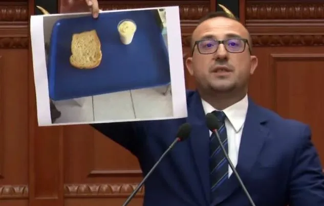 “Mirëmëngjes zonja ministre”/ Korreshi ngre shqetësimet: S’ka alkool e doreza, një copë bukë e një gotë kos në spital