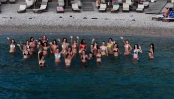 “Miss Shqipëria” promovon rivierën, vajzat bëjnë ndalesa në vendet më të bukura të bregdetit jonian