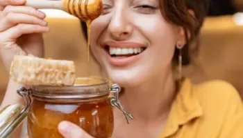 Mjalti si alternativë ndaj sheqerit/ Çfarë ndodh me trupin kur e konsumoni çdo ditë