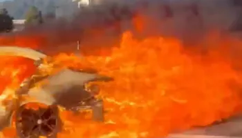 Mjeti shpërthen në flakë pranë rrethrrotullimit të TEG-ut (Detaje)