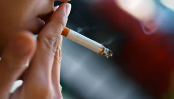 Model botëror/ Sudia arrin objektivin historik, më pak se 5% e popullsisë pinë duhan