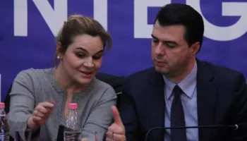 Monika Kryemadhi hedh akzua të forta ndaj Lulzim Bashës: Financon portale për sulme denigruese ndaj meje dhe familjes sime