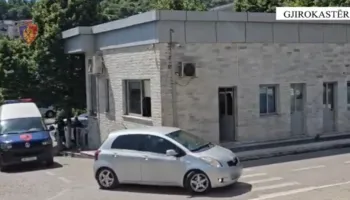 Morën peng dhe dhunuan një 20-vjeçar për t’i grabitur 6 mijë euro/ Në pranga 30-vjeçari në Gjirokastër, dy bashkëpunëtorët e tij të arrestuar më herët