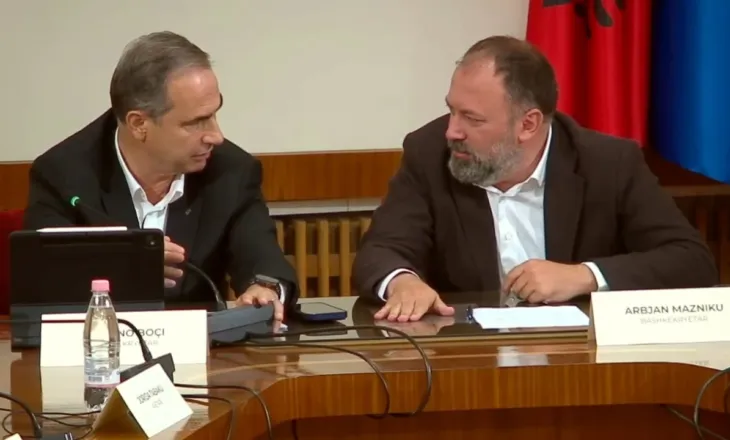 “Mos e ngri zërin, të flasë edhe mazhoranca”/ Tensione te ‘Territorialja’, Mazniku i merr mikrofonin Boçit, bashkëkryetari demokrat: Mos bëj si kalama, ta mbaroj unë njëherë