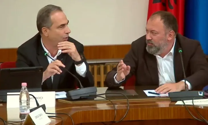 “Mos e shtyp butonin, si kalama dy vjeç”/ Përplasjet në “Territoriale”, Boçi i fik mikrofonin Maznikut: Merre tani, ta gëzosh