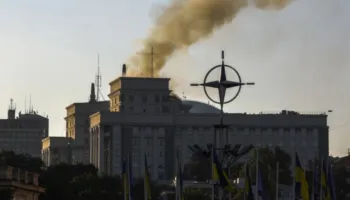 Moska kryen sulme masive në Kiev, objektiv komplekset ushtarako-industriale ku prodhohen dronë me ndihmën e NATO-s