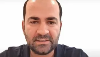 “Mungesë demokracie”, Semanaj shpërthen në  kritika: Si mund të frymëzojmë qytetarët kur s’ndryshojmë shtëpinë tonë