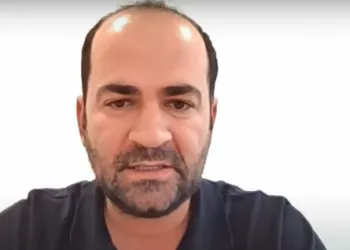 “Mungesë demokracie”, Semanaj shpërthen në  kritika: Si mund të frymëzojmë qytetarët kur s’ndryshojmë shtëpinë tonë