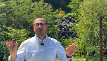 “Na mbytën plehrat”/ Korreshi publikon pamjet nga Lushnja: Liqeni dhe përroi janë kthyer në landfill