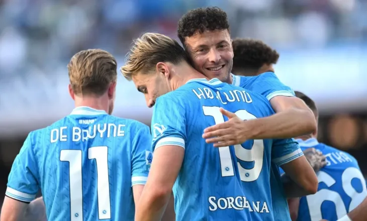 Napoli mbyll sezonin me fitore ndaj Udineses, Conte përshëndetet me ovacione
