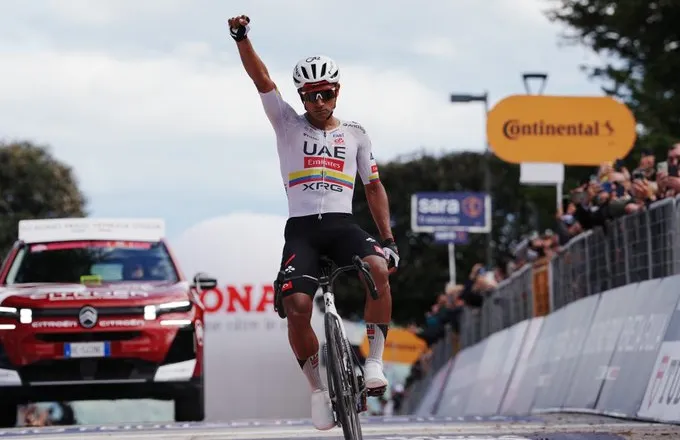 Narvaez fiton të tetën, njëherazi të dytën në Giro d’Italia 2026