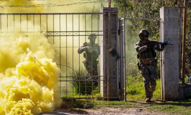 NATO publikon pamjet: Forcat Speciale shqiptare stërviten me instruktorë amerikanë në misione të avancuara
