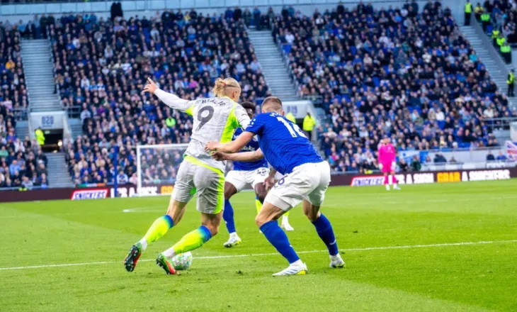 Ndali Sitin, Everton ‘dërgon’ Arsenalin te titulli