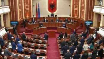 Ndarja nga jeta e ish-kryetarit të Kuvendit Servet Pëllumbi/ Kuvendi mban një minutë heshtje