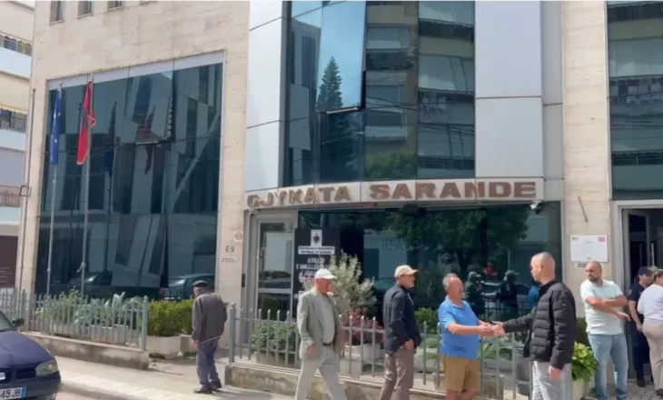 Ndërtimet pa leje në Ksamil/ 30 ditë burg për shefin e komisariatit në Sarandë, “arrest shtëpie” për dy oficerët