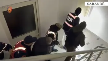 Ndërtimet pa leje në Sarandë, vijojnë arrestimet e policëve, zyrtarëve dhe ndërtuesve