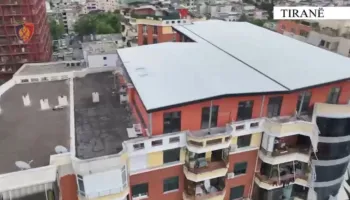 Ndërtoi pa leje duke shfrytëzuar të gjithë tarracën e pallatit, arrestohet 57-vjeçari në Tiranë