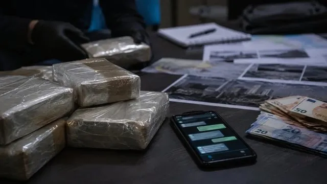 “Ndrangheta” në krizë pas sekuestrimeve të kokainës, zbardhen përgjimet e Sky ECC: Shqiptarët po na shkatërrojnë tregun