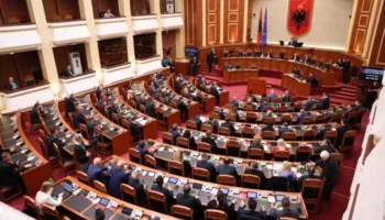 Ndryshimet në rregulloren e Kuvendit, zbardhen propozimet e Niko Peleshit