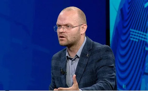 “Ne duhet të ndajmë mendjen, me kë…”/ Aulon Kalaja zbulon propozimet e bëra te Këshilli Kombëtar