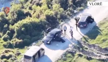 Në kërkim për kanosje me armë zjarri dhe bashkëpunim për shitjen e lëndëve narkotike, arrestohen dy të rinj në Vlorë