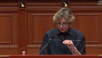 “Në Lushnjë të hanë minjtë”, ministrja Sala i përgjigjet Korreshit: Shëndetësia s’mund të përdoret si  skenë për propagandë frike, në spital po investojmë