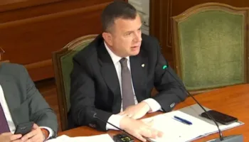 Negociatat/ “Duhet t’i qëndrojmë strikt afateve”, Balla replikon me opozitën në Kuvend: Ju dashnorët e integrimit…