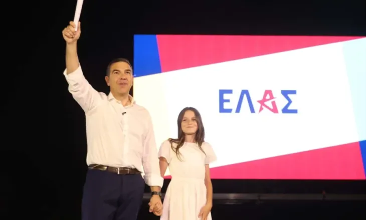 Nën tingujt e këngës simbol të së majtës “Bella Ciao”, ish-kryeministri grek Aleksis Tsipras shpall rikthimin në arenën politike