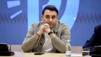 Nëse i cilëson idiotë bën karrierë, nëse del në mbrojtje të shqiptarëve të Maqedonisë së Veriut, shkarkohesh?!