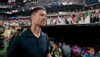 Nëse Xabi Alonso do të jetë trajneri i ri i Chelsea-t, lojtari që shkëlqeu me të te Real Madrid do të jetë përforcimi i parë