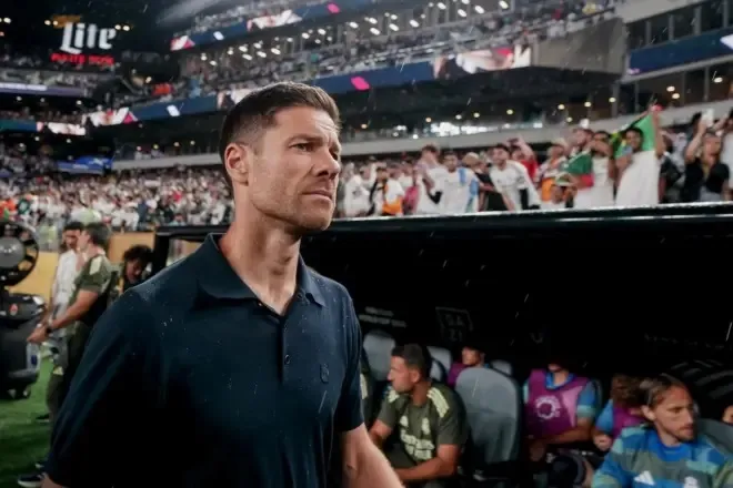Nëse Xabi Alonso do të jetë trajneri i ri i Chelsea-t, lojtari që shkëlqeu me të te Real Madrid do të jetë përforcimi i parë