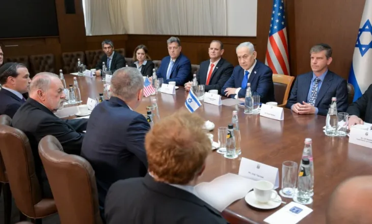 Netanyahu takon Mladenov në Jerusalem, fokus te plani 20-pikësh i Trump për Gazën