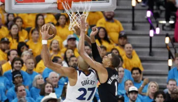 New York shpartallon Philadelphia në sfidën e parë, Minnesota fiton në fushën e Spurs