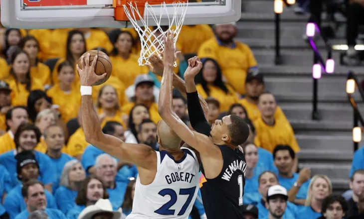 New York shpartallon Philadelphia në sfidën e parë, Minnesota fiton në fushën e Spurs