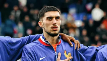Nga Kategoria e Tretë te Kupa e Botës, udhëtimi i pabesueshëm i portierit francez brenda dy vitesh
