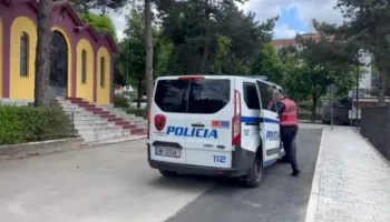 Ngacmoi seksualisht 21-vjeçaren në Korçë,”arrest në shtëpi” për mjekun Nikolla Nunka