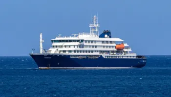 Nis evakuimi i anijes turistike me hantavirus, 40 pasagjerë zbresin nga bordi