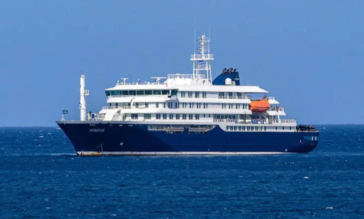 Nis evakuimi i anijes turistike me hantavirus, 40 pasagjerë zbresin nga bordi