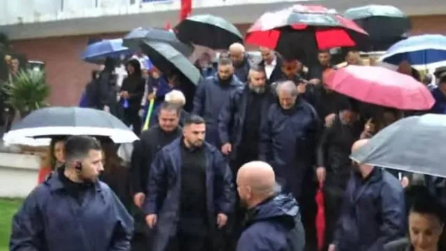 Nis protesta e PD, Berisha niset nga selia blu drejt Kryeministrisë
