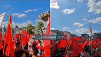 Nis protesta e studentëve shqiptarë në Shkup për mbrojtjen e gjuhës shqipe, një pjesë e të rinjve ndalohen në kufi