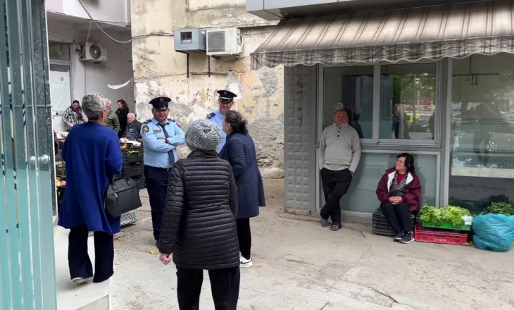 Nis zbatimi i projektit për tregun e frutaperimeve në Vlorë, policia rrethon ambientet, nuk lejon tregtarët të futen