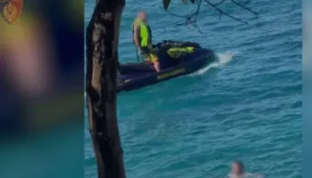 Nisin ndëshkimet e sezonit veror! Pushuesit po laheshin në det, Jet Ski-a i afrohet shumë pranë, gjobitet drejtuesi i mjetit lundrues