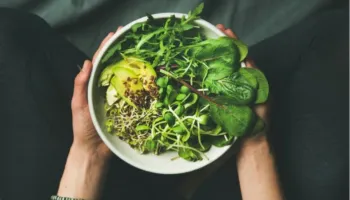 Një dietë vegane nuk është automatikisht e shëndetshme: Ekspertët paralajmërojnë për rreziqet e fshehura