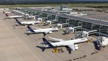 Një dron fluturon pranë zonës së operimit në Aeroportin e Mynihut, pezullohen përkohësisht fluturimet