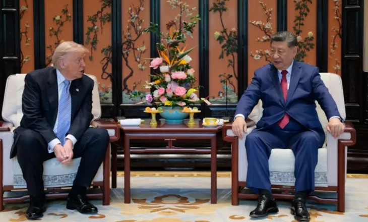 Një filxhan çaj dhe diplomaci, çfarë u diskutua në takimin privat mes Trump dhe Xi në ‘Shtëpinë e Bardhë Kineze’