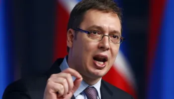 Një hije lëviz nga pas/ Dora e fortë e Vuçiçit në Serbi ka vetëm një alternative, KAOSIN
