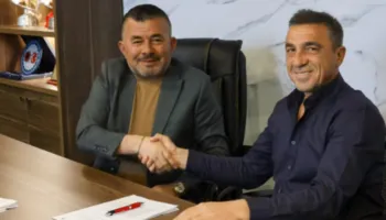 “Një kapitull i ri nis sot”, Egnatia zyrtarizon marrëveshjen me trajnerin e ri Nevil Dede
