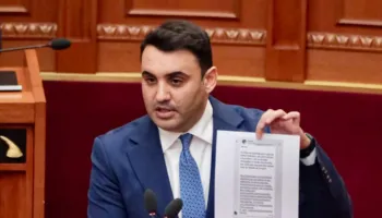 “Një ministër që bën gafa çdo javë është problem”/ Deputeti i PD për deklaratën e Ferit Hoxhës: Po dëmton imazhin e Shqipërisë