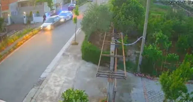 Një tjetër shofer me shpejtësi dhe i dehur në timon, momenti kur përplas patrullën e policisë në zonën e ish-Kënetës
