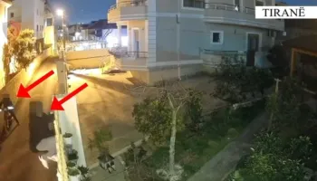 Njëri bënte roje dhe tjetri futej në banesa, kamerat zbulojnë 2 autorët e 9 grabitjeve në Tiranë